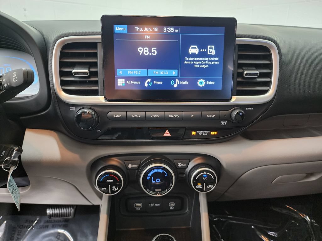 Used 2023 Hyundai Venue SEL w/ Cargo Package FWD image 17