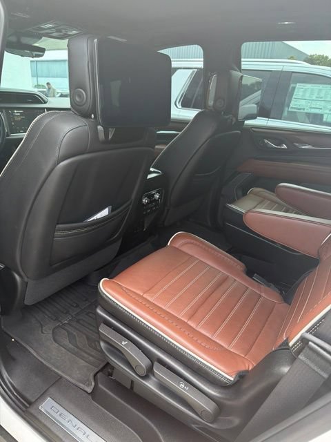 Used 2023 GMC Yukon Denali Ultimate w/ LPO, Floor Liner Package AWD/4WD image 8