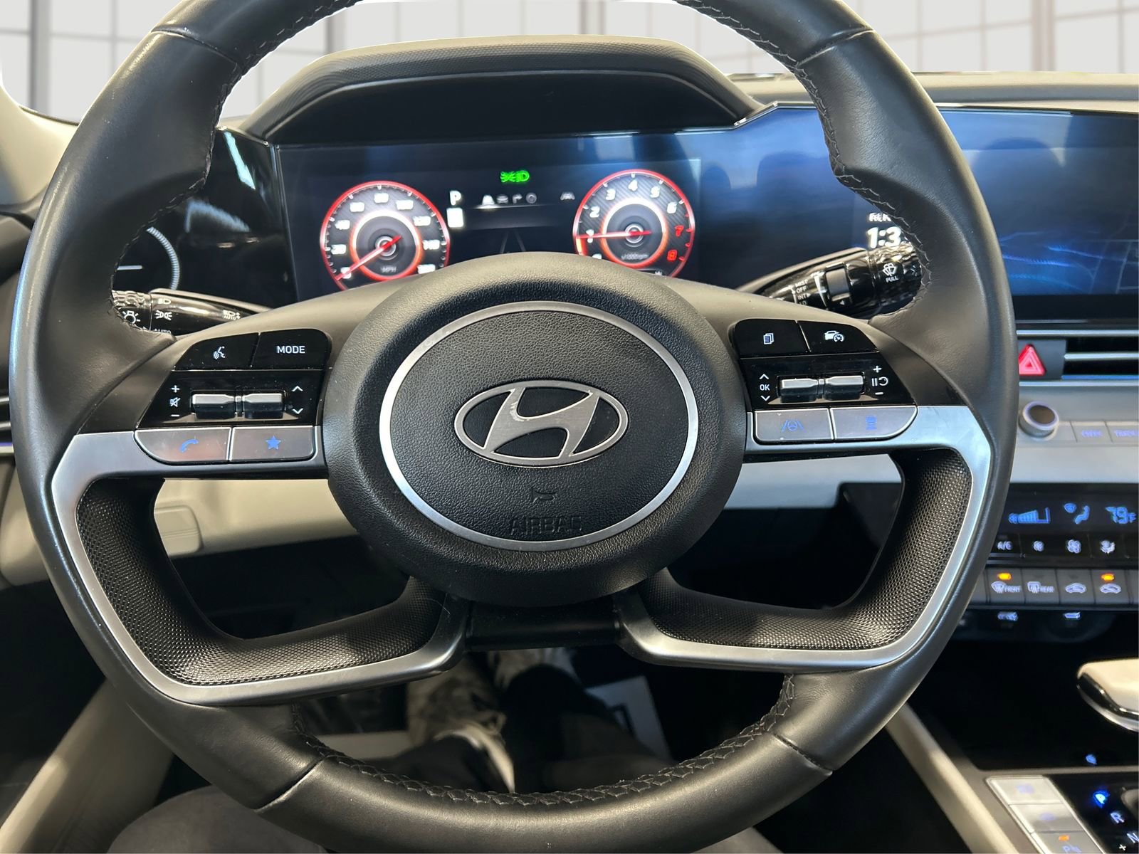 Used 2024 Hyundai Elantra Limited image 17