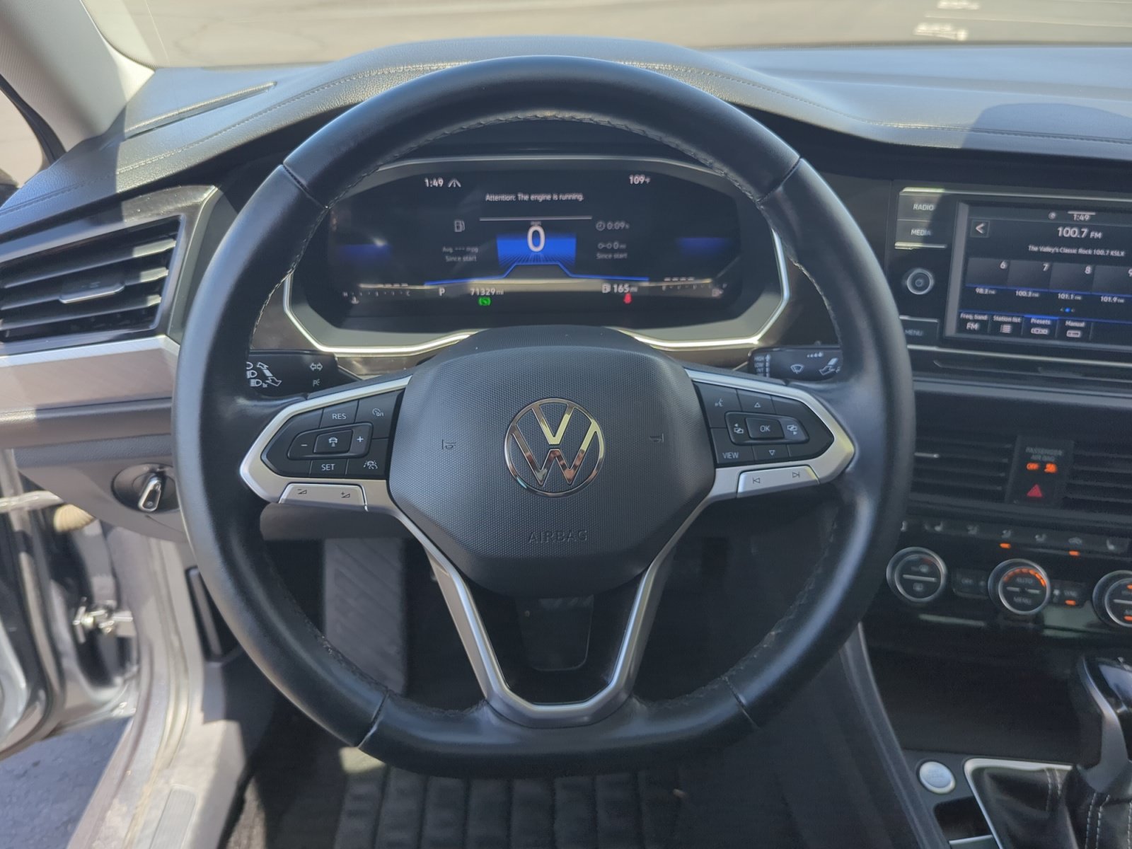 Certified 2023 Volkswagen Jetta SE w/ Panoramic Sunroof Package FWD image 9