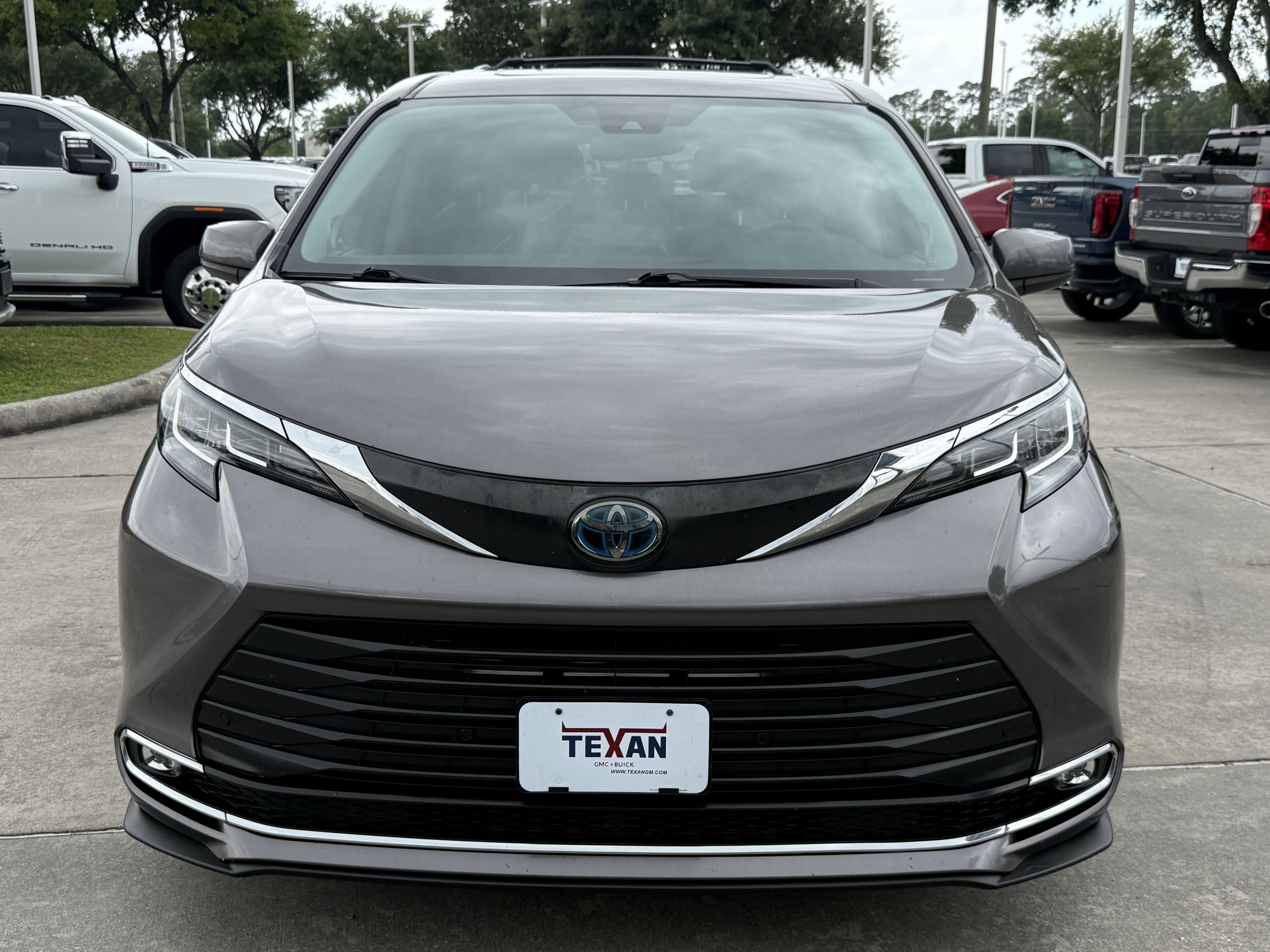 Used 2021 Toyota Sienna XLE w/ XLE Plus Package image 10