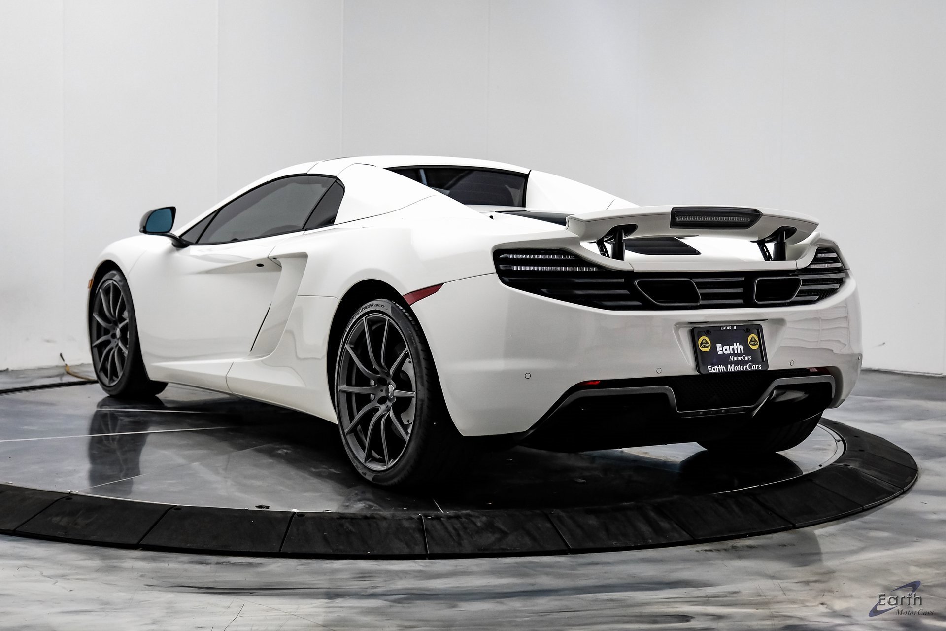 Used 2013 McLaren MP4-12C Spider image 11