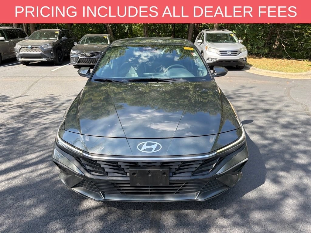 Used 2024 Hyundai Elantra SEL FWD image 2