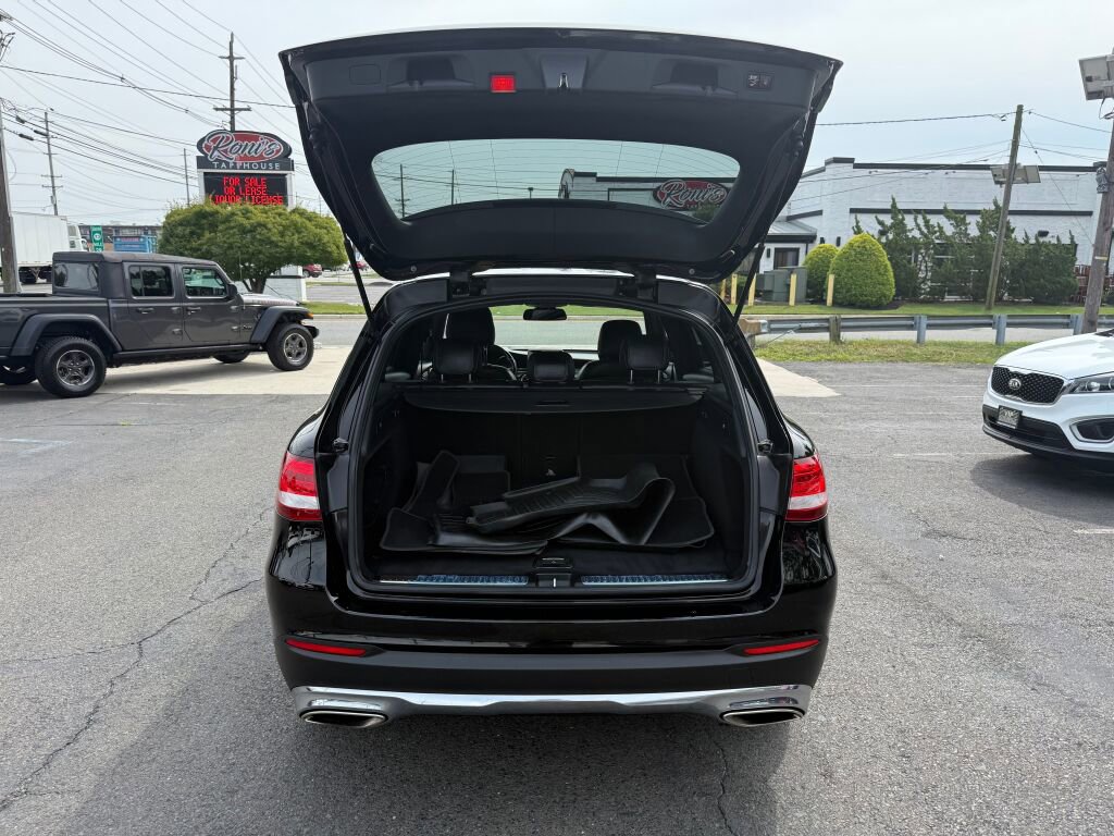 Used 2017 Mercedes-Benz GLC 300 4MATIC image 30