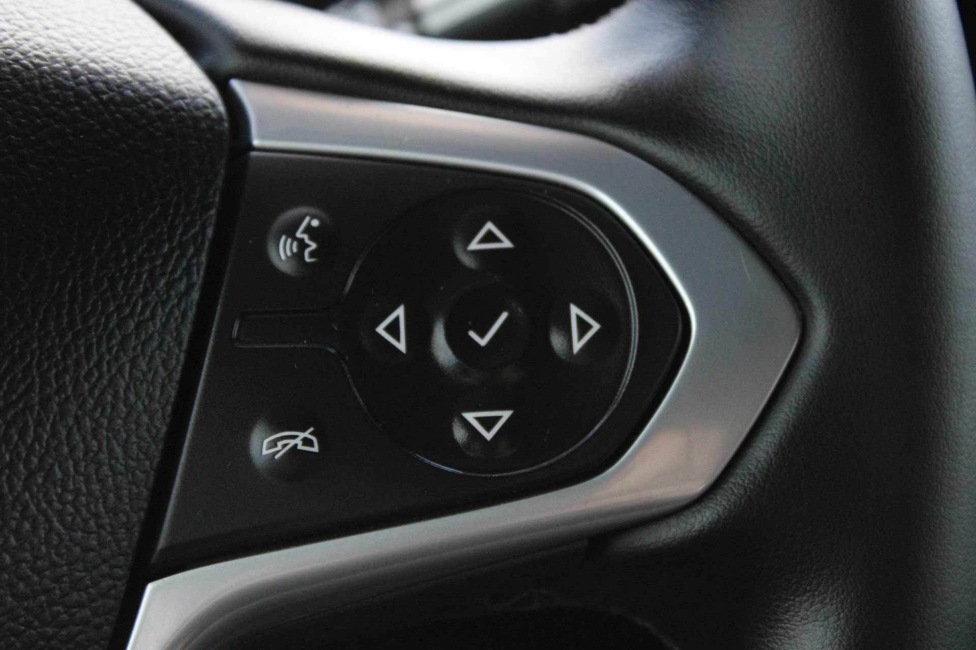 Used 2023 Chevrolet Traverse LT FWD image 29