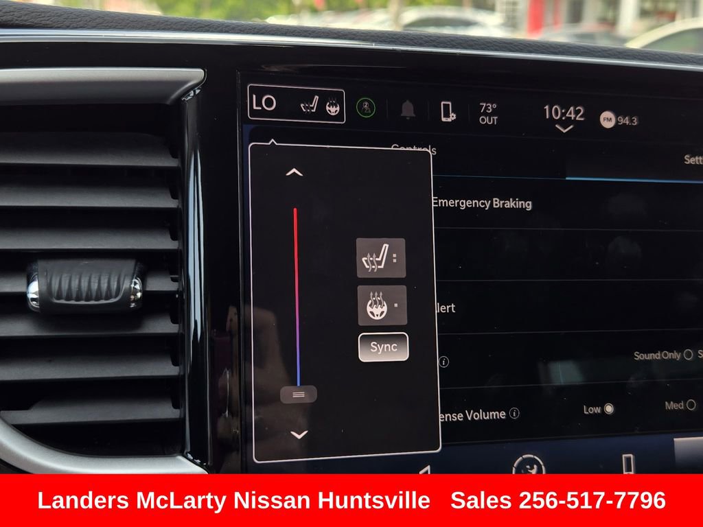 Used 2023 Chrysler Pacifica Touring-L FWD image 23
