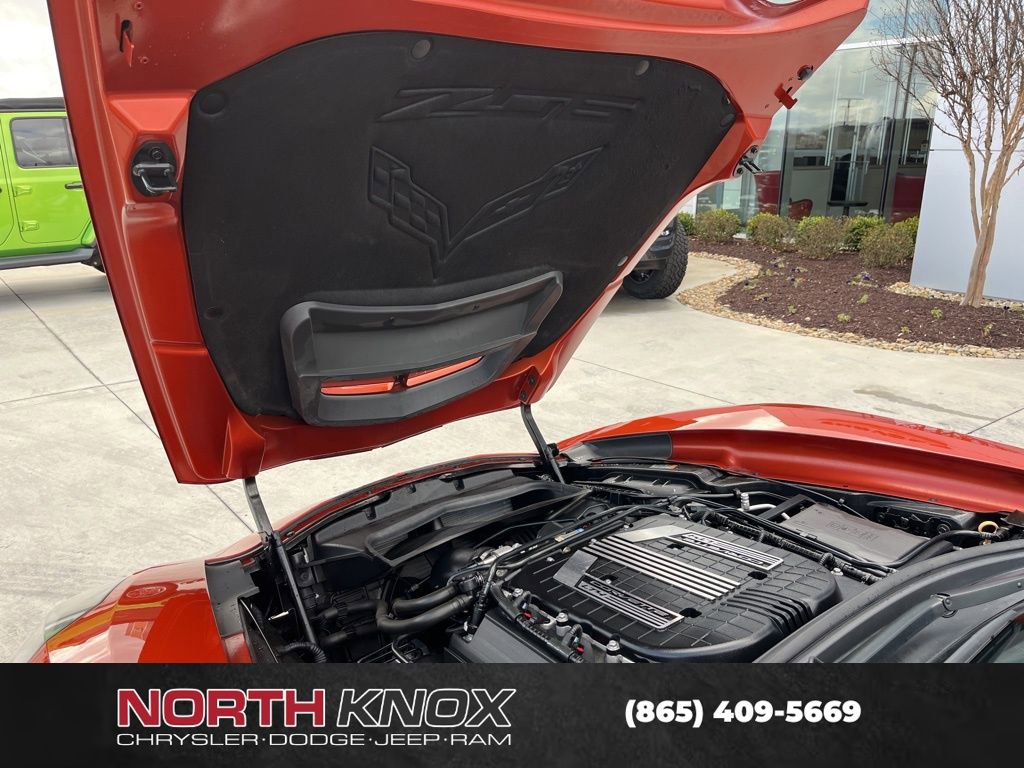 Used 2015 Chevrolet Corvette Z06 w/ 3LZ Preferred Equipment Group image 5
