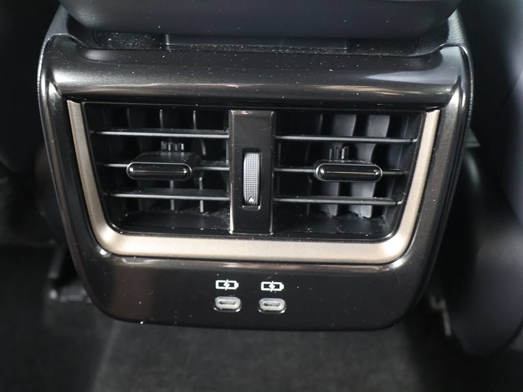 Used 2025 Toyota Crown AWD/4WD image 50