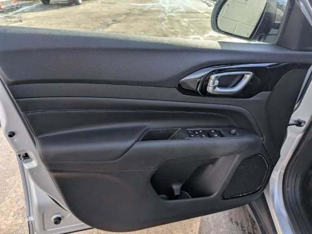 New 2026 Jeep Compass Latitude image 9