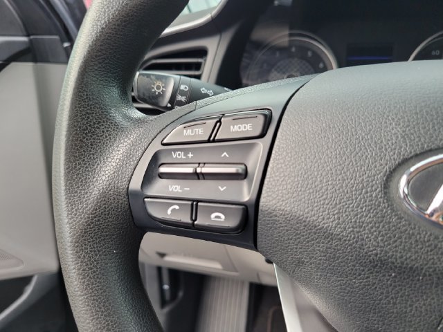 Used 2020 Hyundai Elantra SE FWD image 19