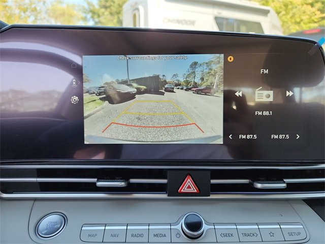 New 2025 Hyundai Elantra Limited image 18