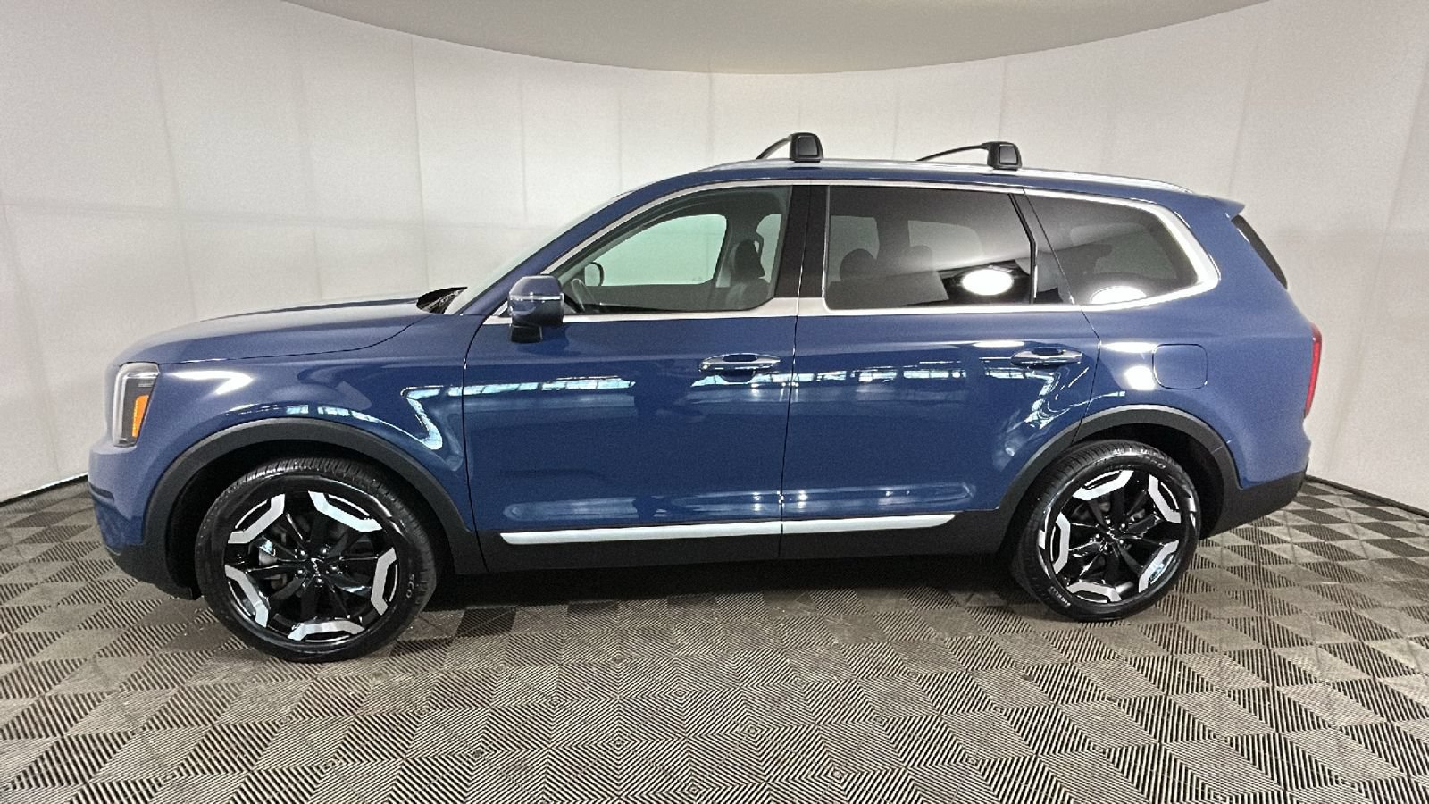 Used 2024 Kia Telluride S AWD/4WD image 7