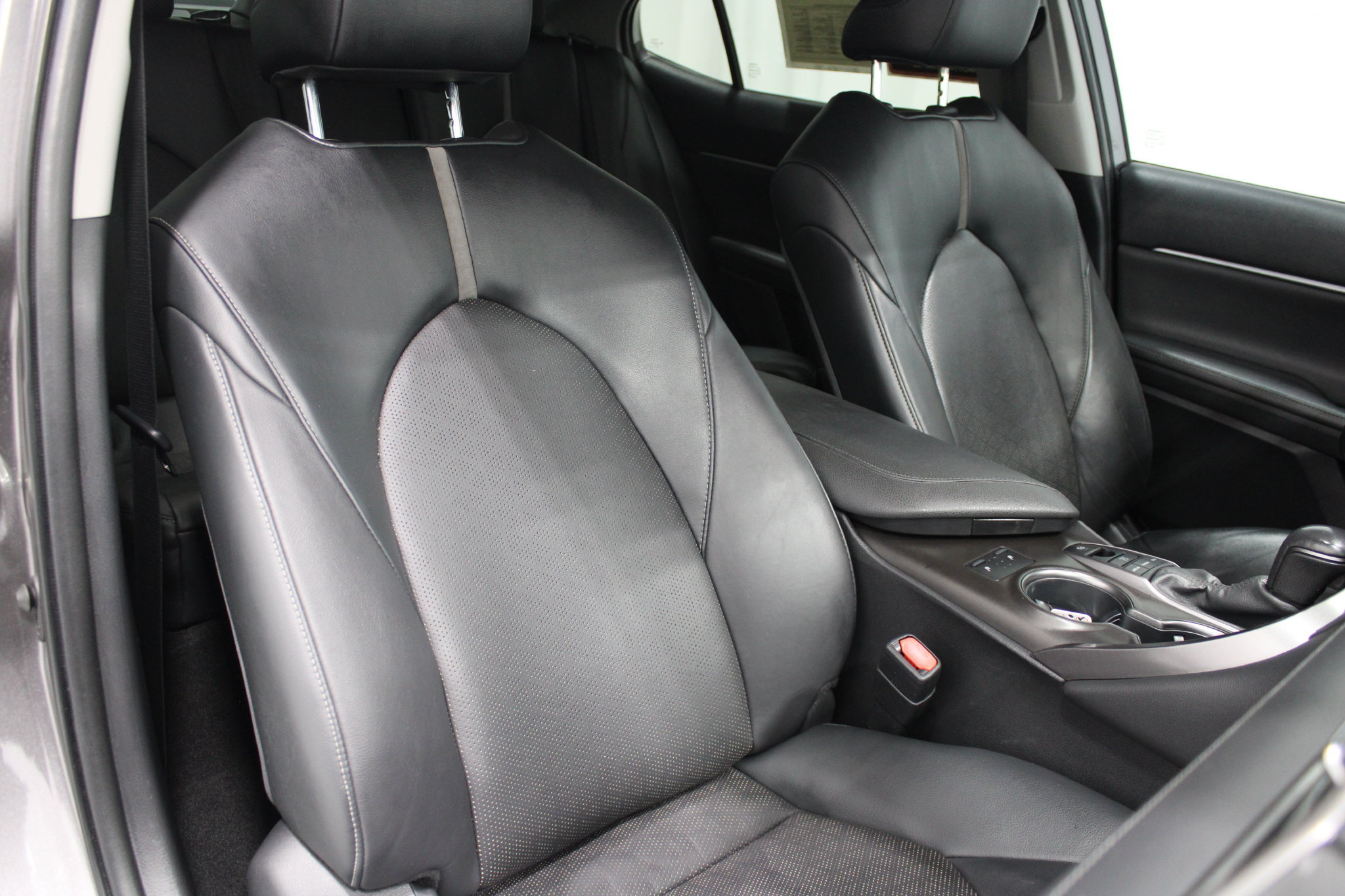 Used 2022 Toyota Camry XSE w/ Navigation Package FWD image 26
