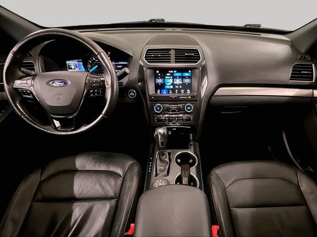 Used 2018 Ford Explorer XLT w/ Equipment Group 202A AWD/4WD image 15