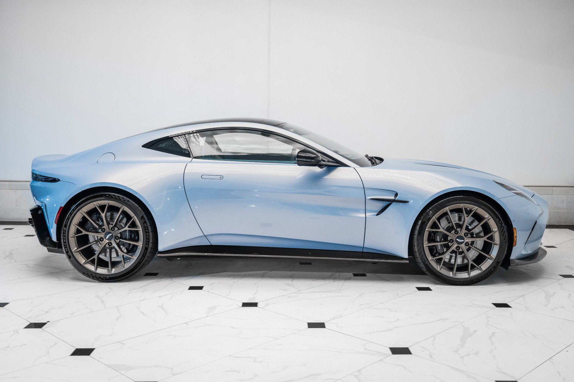 New 2026 Aston Martin V8 Vantage Coupe image 38