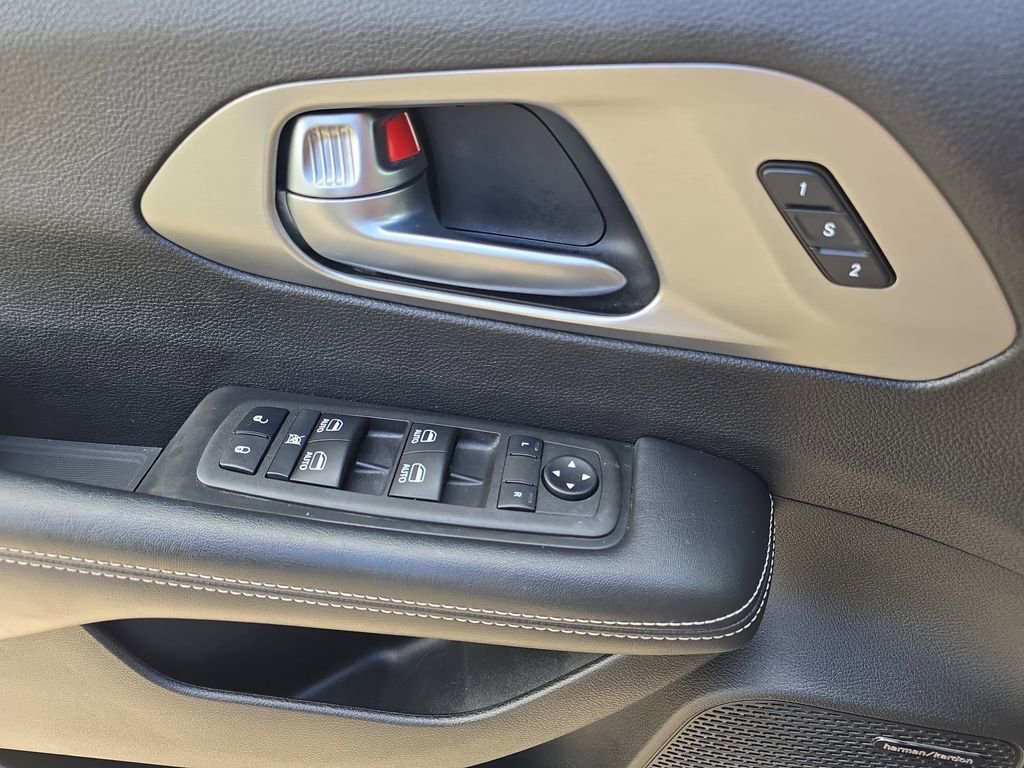 Used 2022 Chrysler Pacifica Limited w/ S Appearance Package FWD image 29