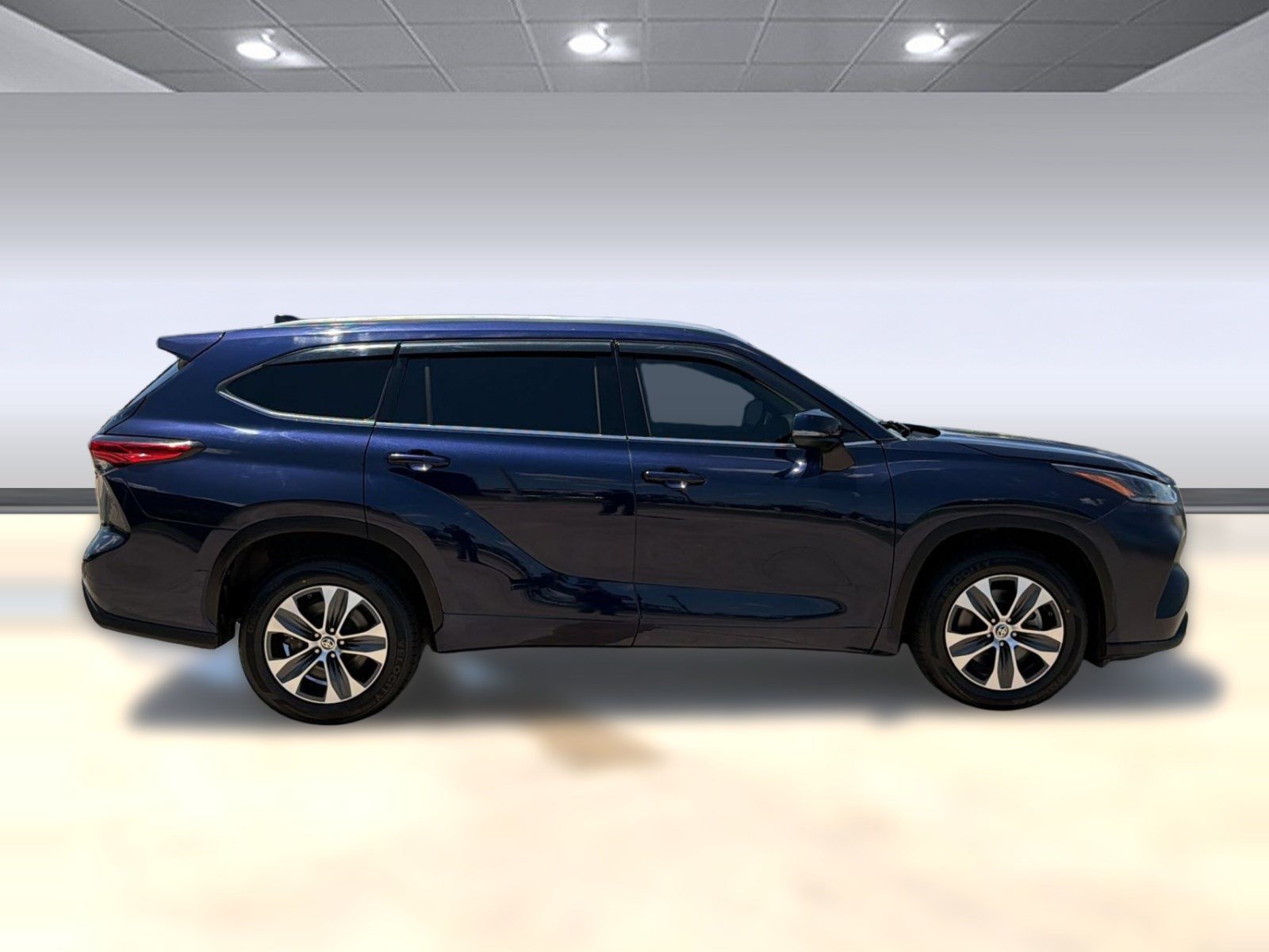 Used 2021 Toyota Highlander XLE FWD image 8