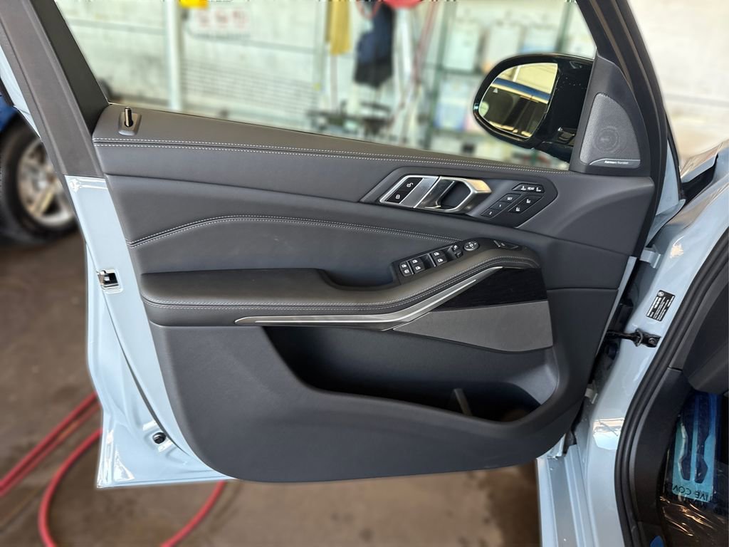 New 2026 BMW X7 M60i image 26