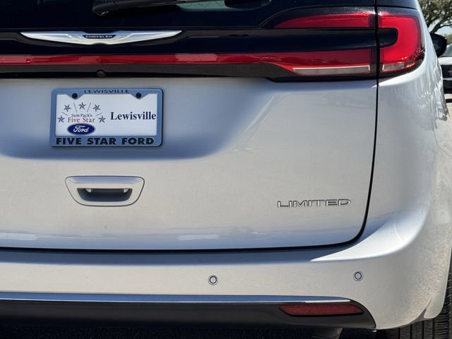 Used 2024 Chrysler Pacifica Limited image 6