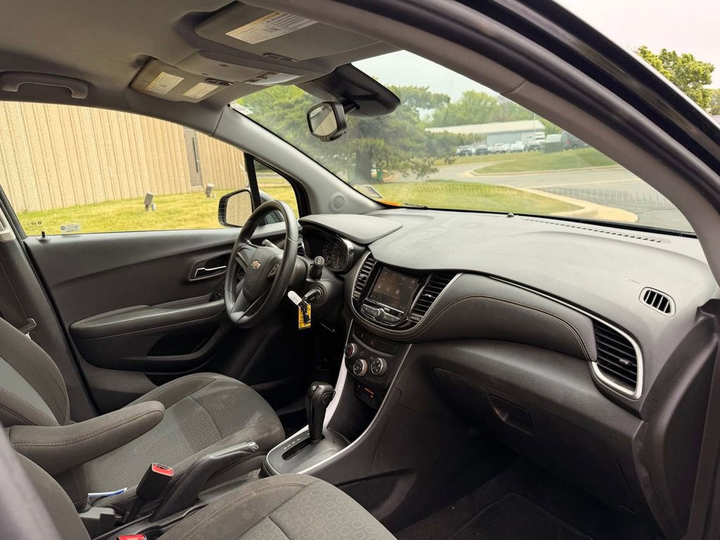 Used 2020 Chevrolet Trax LS FWD image 22