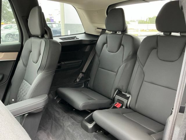 Certified 2025 Volvo XC90 B5 Plus AWD/4WD image 32
