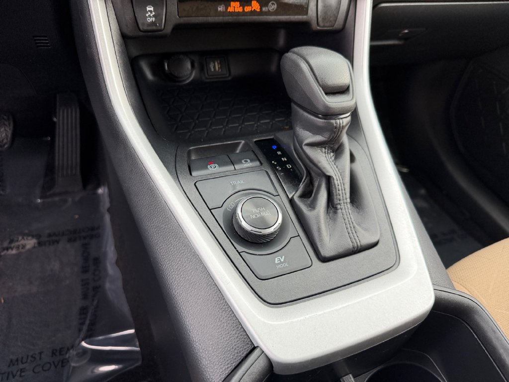Used 2025 Toyota RAV4 XLE AWD/4WD image 28