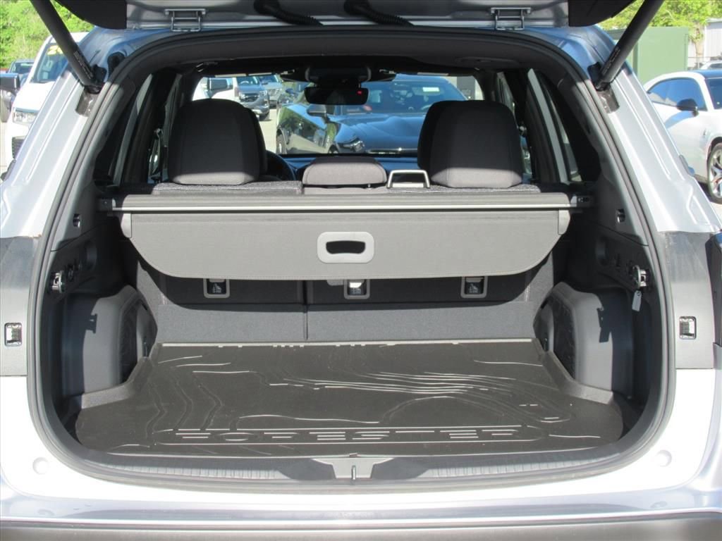Used 2025 Subaru Forester Premium image 34