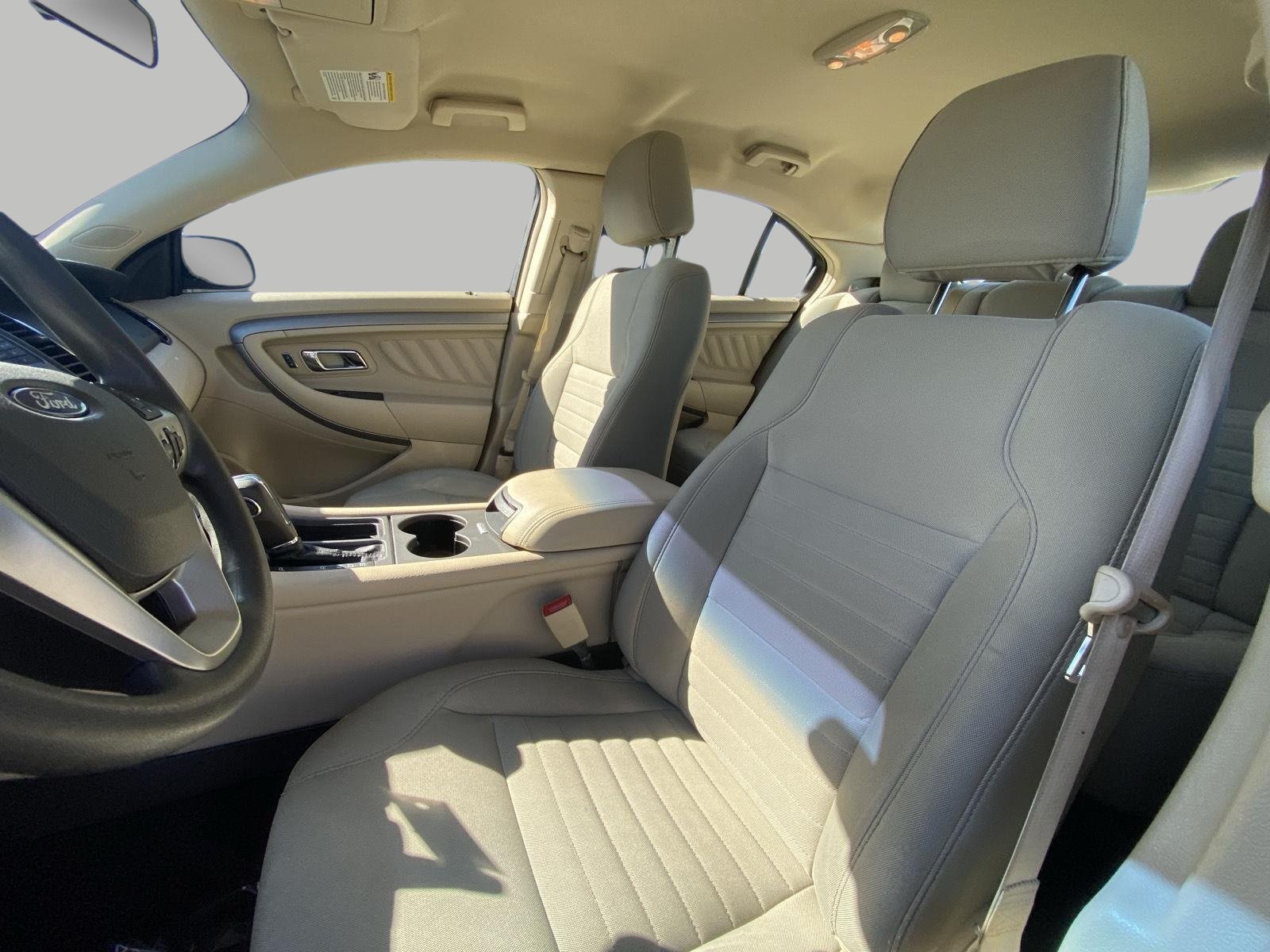 Used 2018 Ford Taurus SE FWD image 12