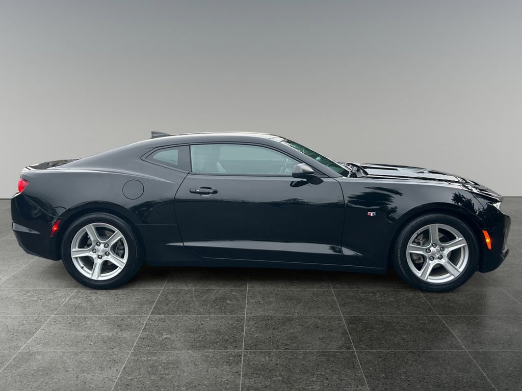 Used 2022 Chevrolet Camaro LT RWD image 8