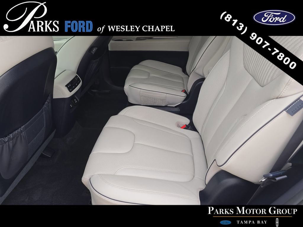 Used 2025 Hyundai Palisade Calligraphy image 15