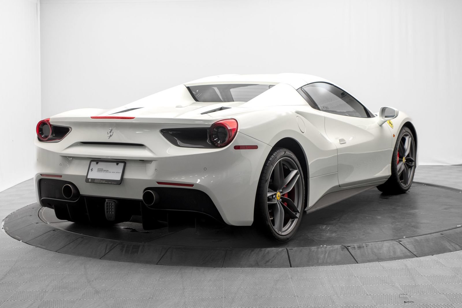 Used 2018 Ferrari 488 Spider RWD image 11