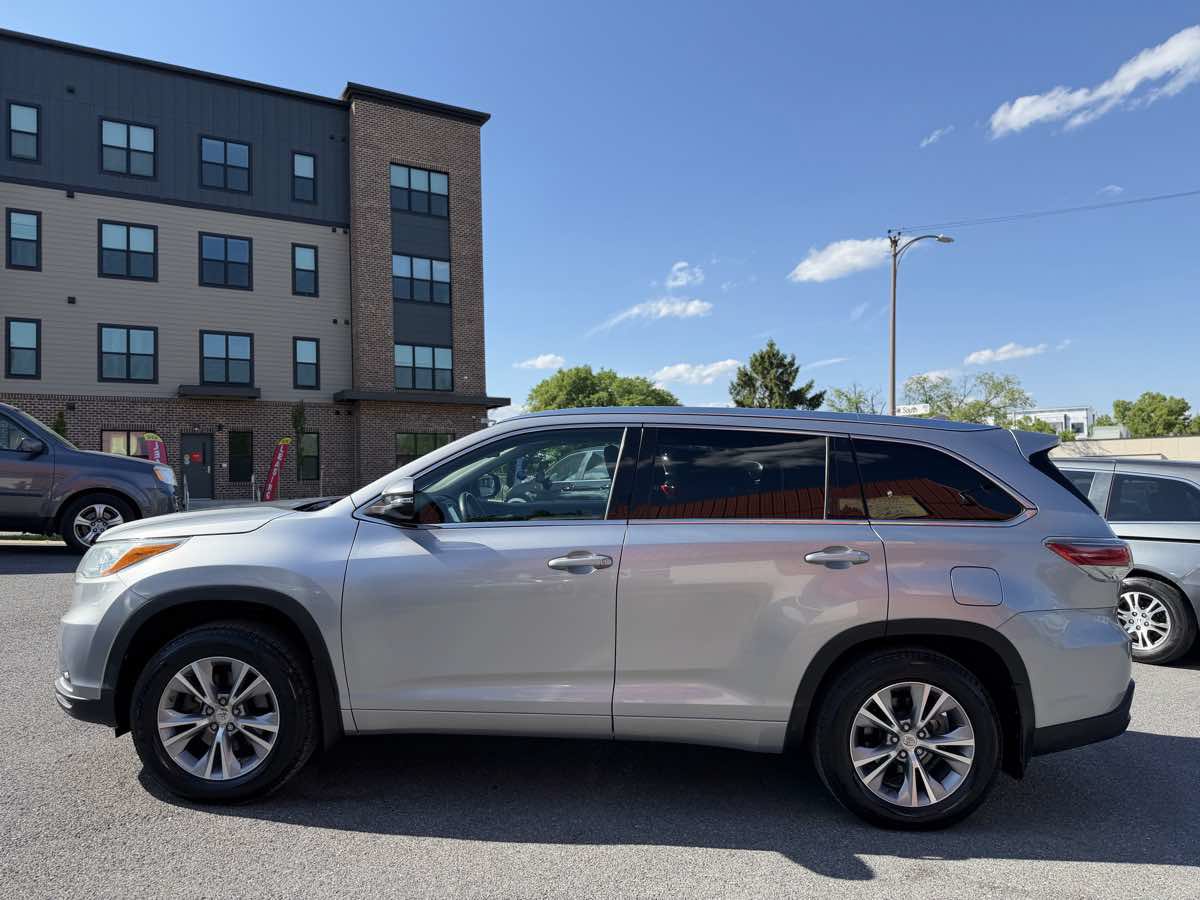 Used 2015 Toyota Highlander XLE AWD/4WD image 4
