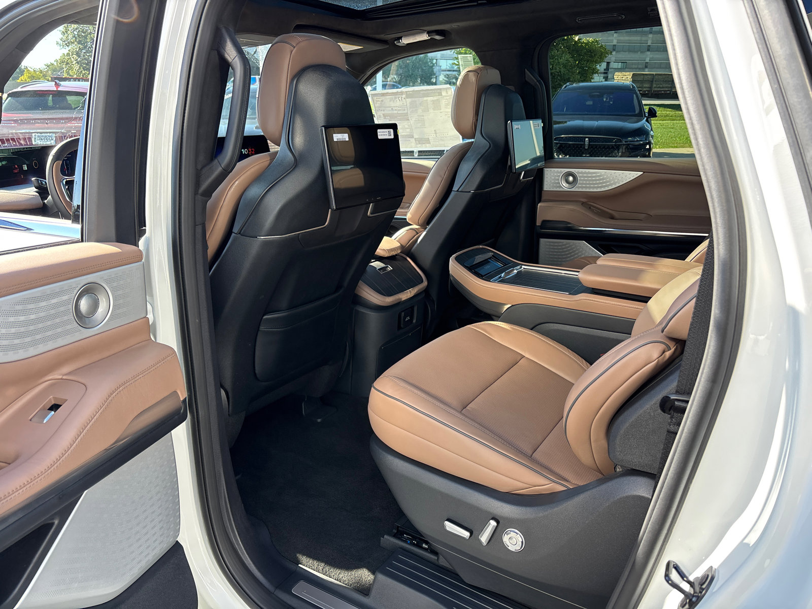 New 2025 Lincoln Navigator L Black Label image 28