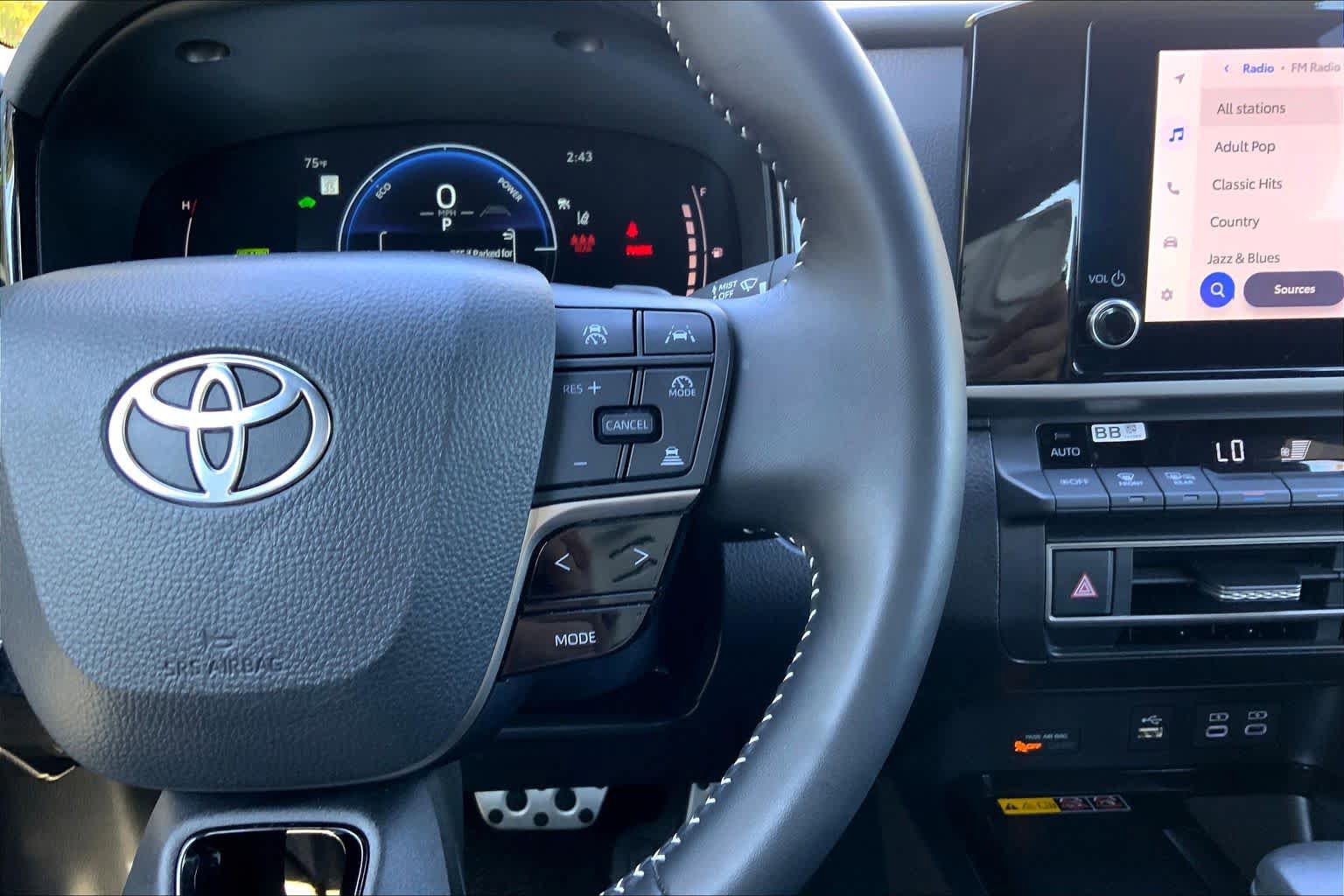Used 2025 Toyota Camry SE FWD image 24
