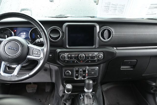 Used 2023 Jeep Wrangler Unlimited Sahara w/ Cold Weather Group AWD/4WD image 24