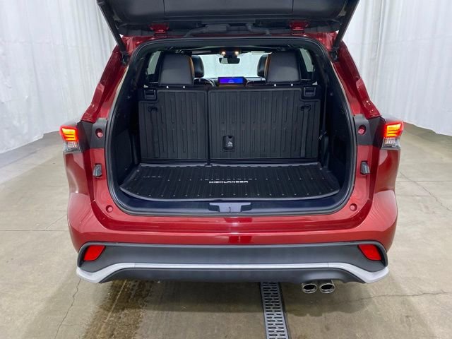 Certified 2023 Toyota Highlander XSE image 13