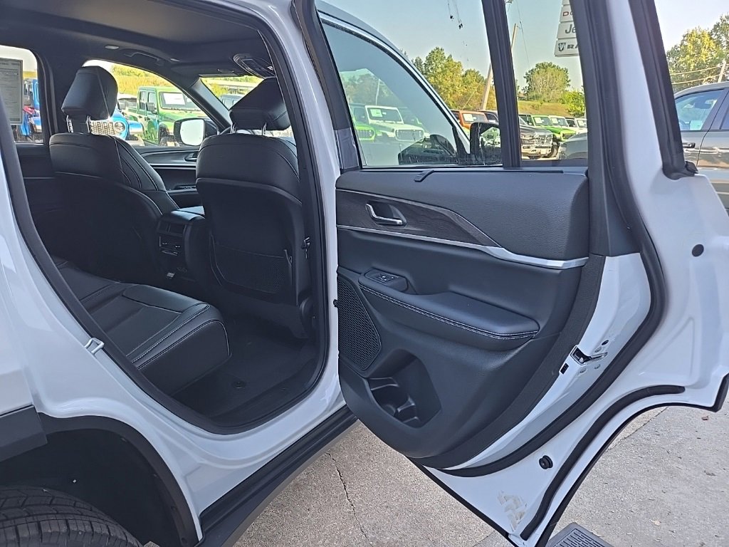 New 2025 Jeep Grand Cherokee Limited w/ Luxury Tech Group II image 79