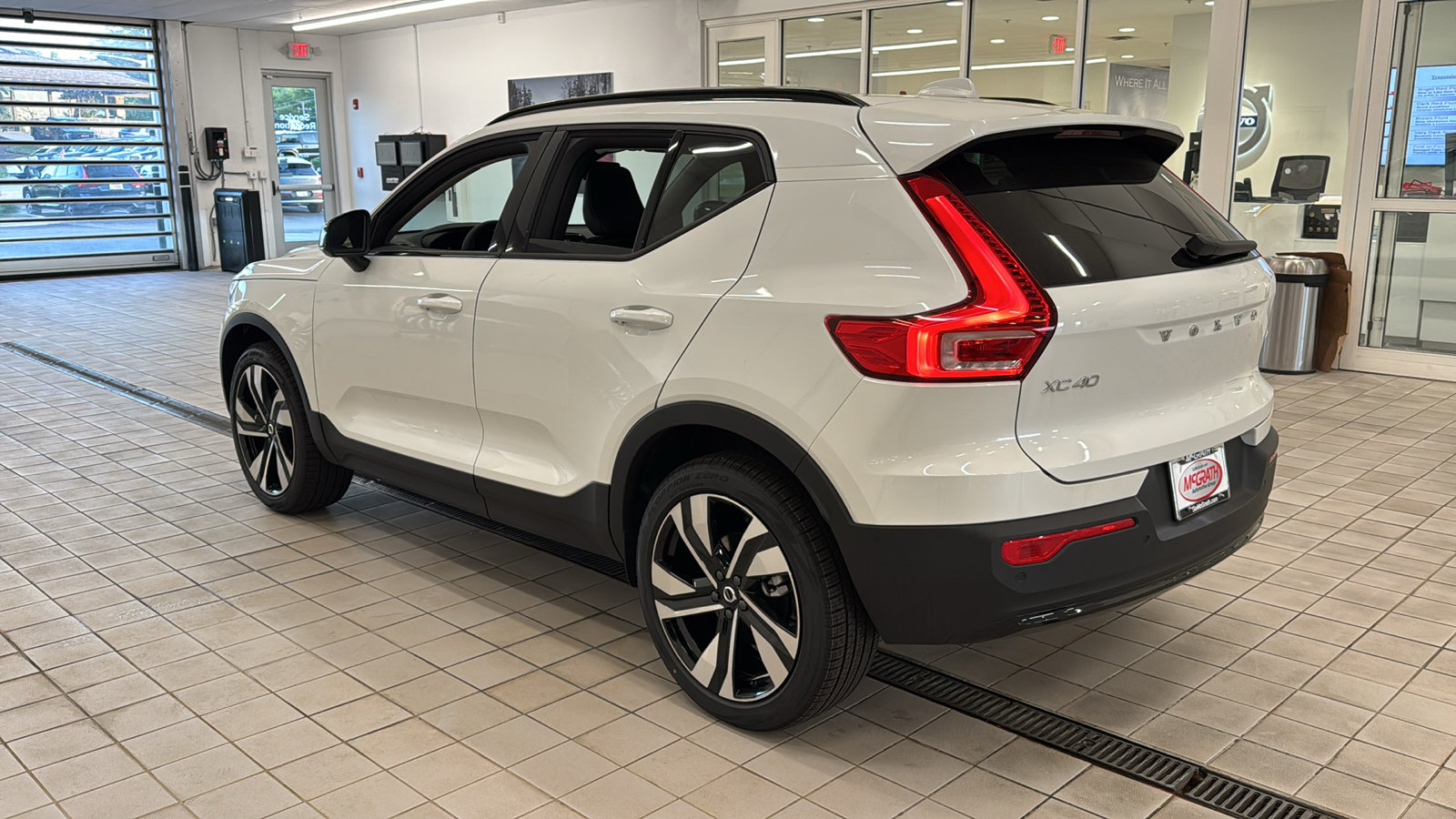 New 2026 Volvo XC40 B5 Ultra w/ Protection Package Premier AWD/4WD image 7