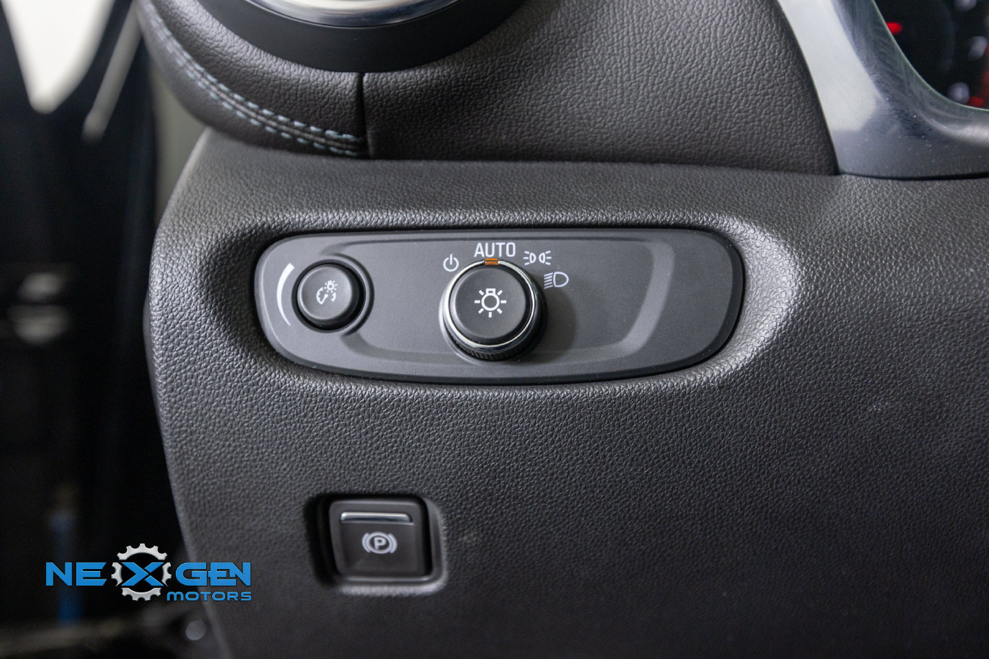 Used 2021 Chevrolet Blazer LT FWD image 16