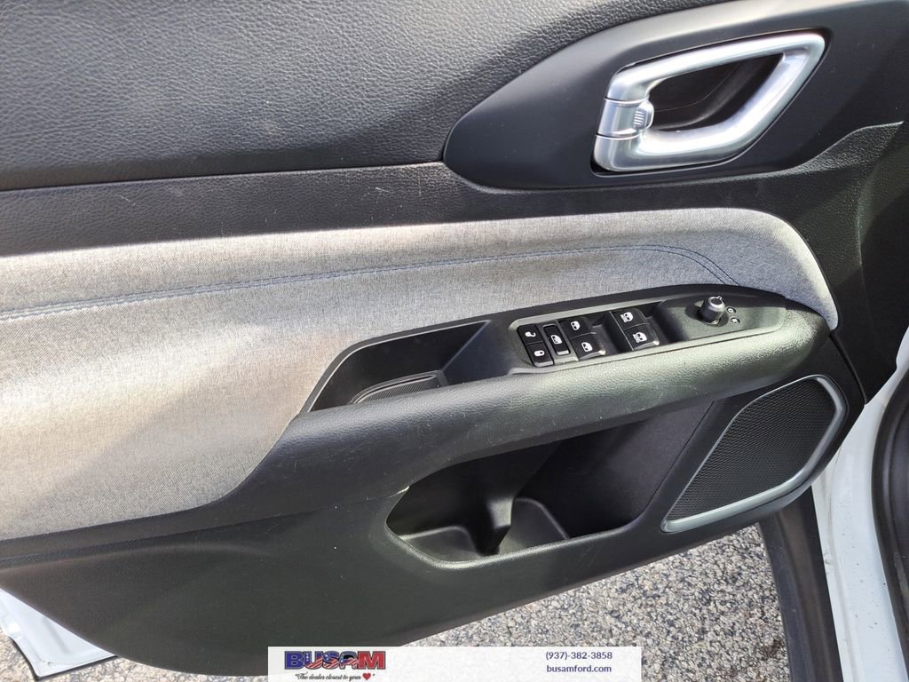 Used 2023 Jeep Compass Latitude image 13