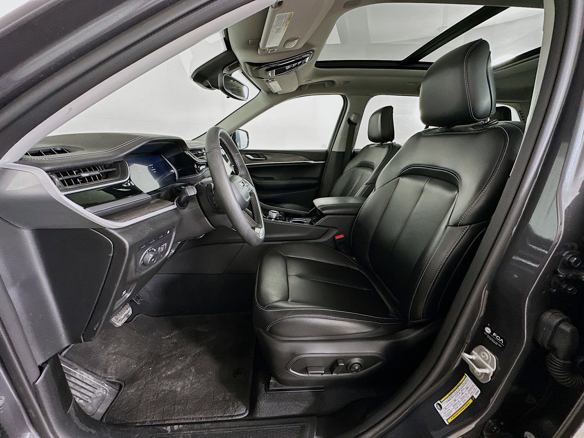 Used 2023 Jeep Grand Cherokee 4WD 4xe image 13