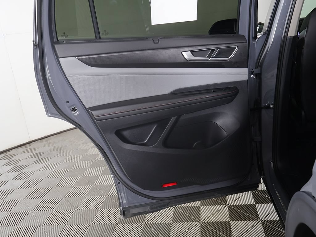 Used 2024 Volkswagen Atlas Peak Edition SE AWD/4WD image 26