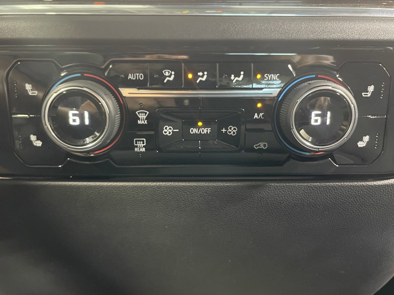 Used 2024 Chevrolet Silverado 1500 LT image 23