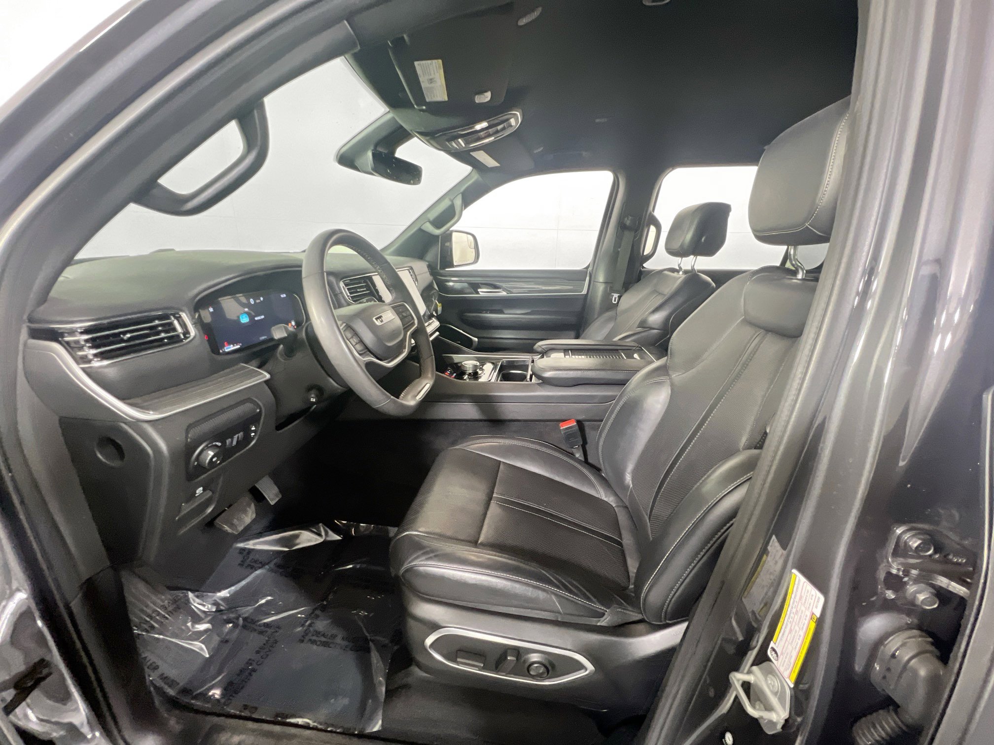 Used 2022 Jeep Wagoneer Series II w/ Flexible Seating Group image 21