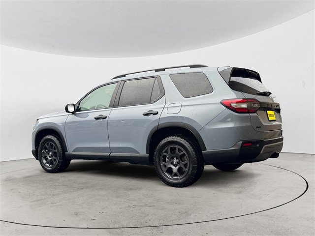 Used 2025 Honda Pilot TrailSport image 3