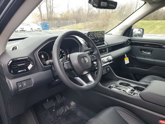 New 2025 Honda Pilot Touring image 18
