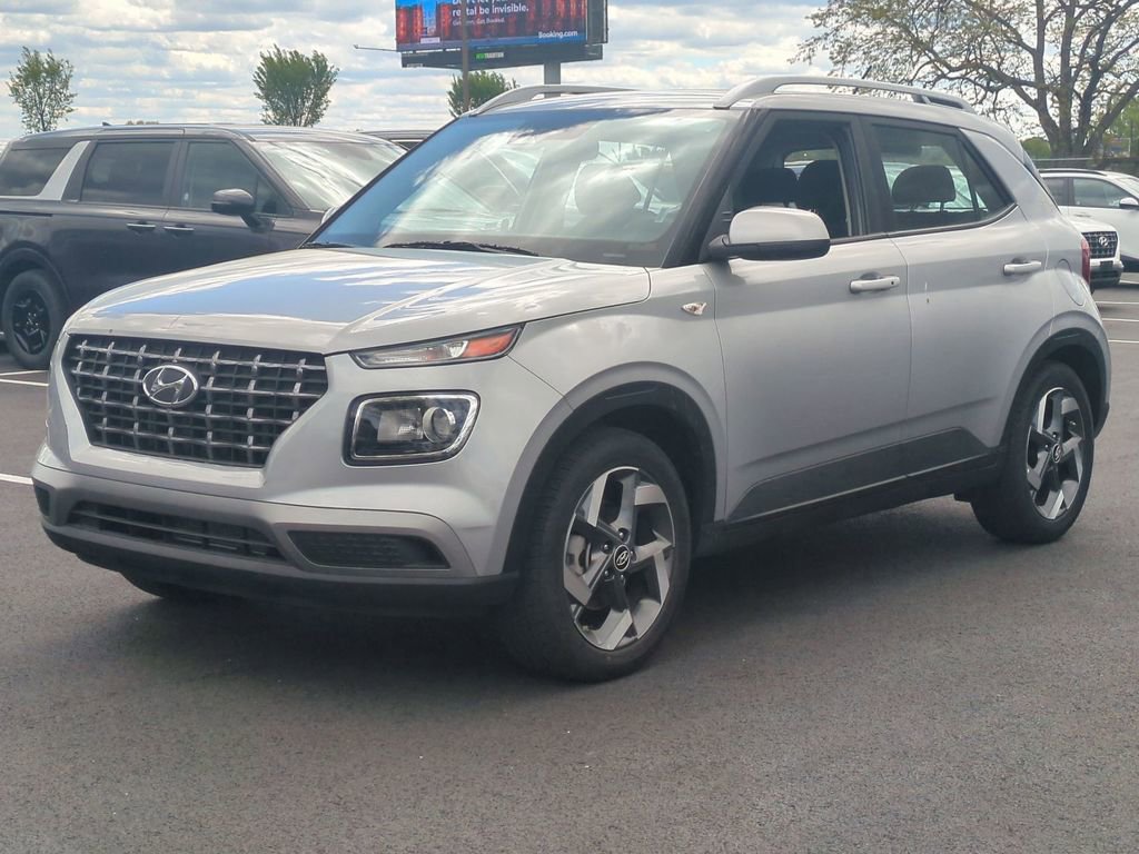 Used 2025 Hyundai Venue SEL FWD image 8