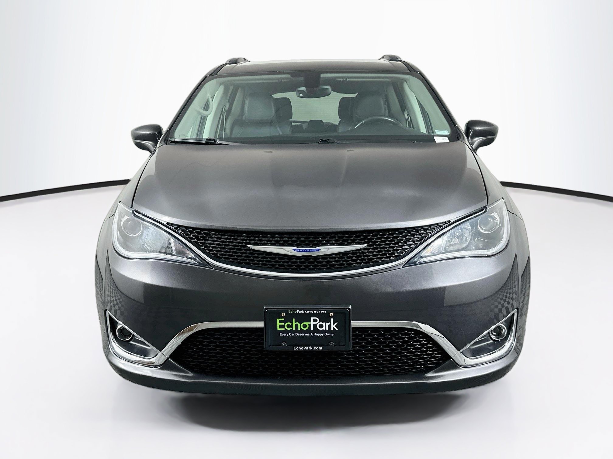 Used 2019 Chrysler Pacifica Touring-L FWD image 2