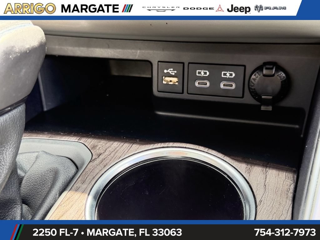 Used 2024 Toyota Highlander Platinum FWD image 30