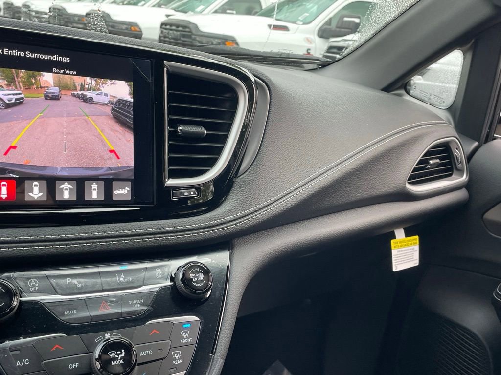 New 2026 Chrysler Pacifica Select FWD image 28